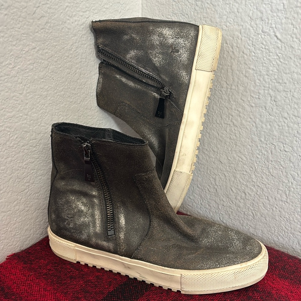 FRYE Women's GIA Lug Zip Bootie Size 11 US in Anthracite